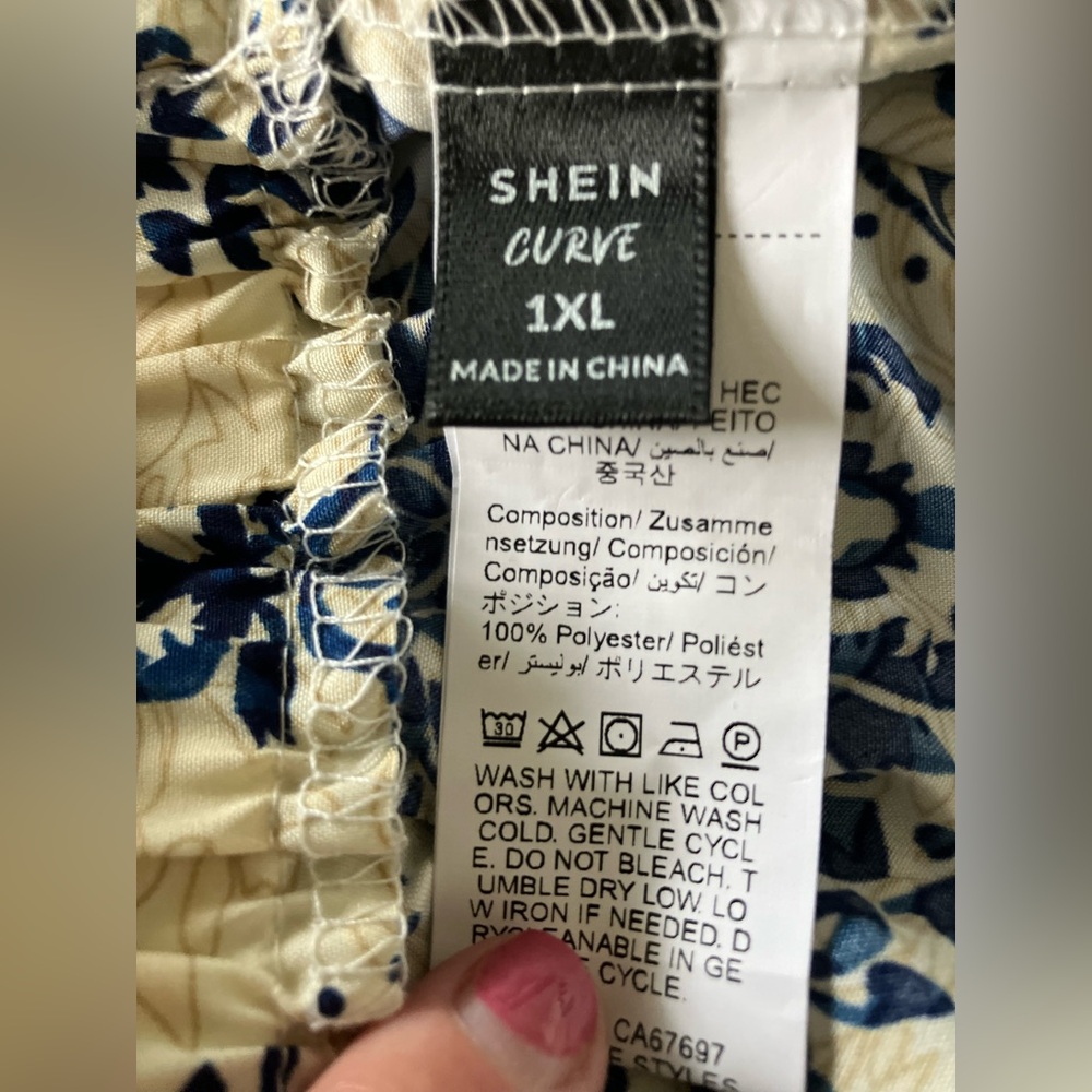 SOLD-SHEIN Blue and Cream Patterned Women's Shorts-1XL - Picture 3 of 4